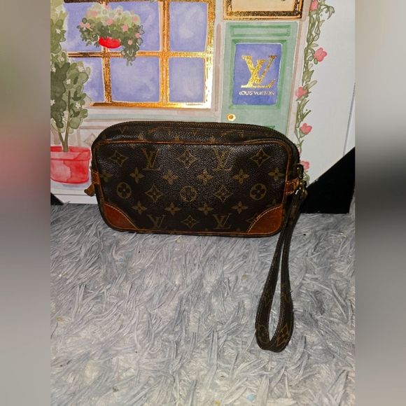 Louis Vuitton Signiture Monogram Vintage Wristlet/Clutch (EUC)(SEE PICS)(COA) - Picture 9 of 10